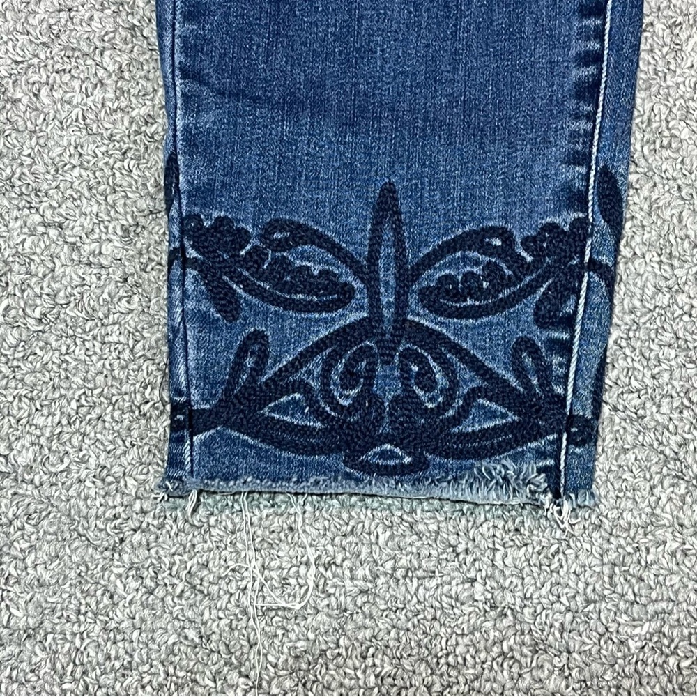 Liverpool The Crop Denim Jeans Womens Size 8 Blue Embroidered Raw Hems - Picture 10 of 15